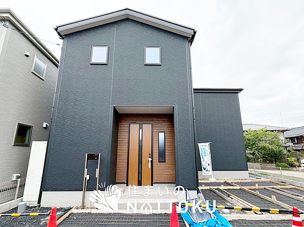 【現地写真(外観)【2号地】】断熱性、気密性を高める工夫で一年中ずっと心地よく暮らせる、高気密・高断熱です。