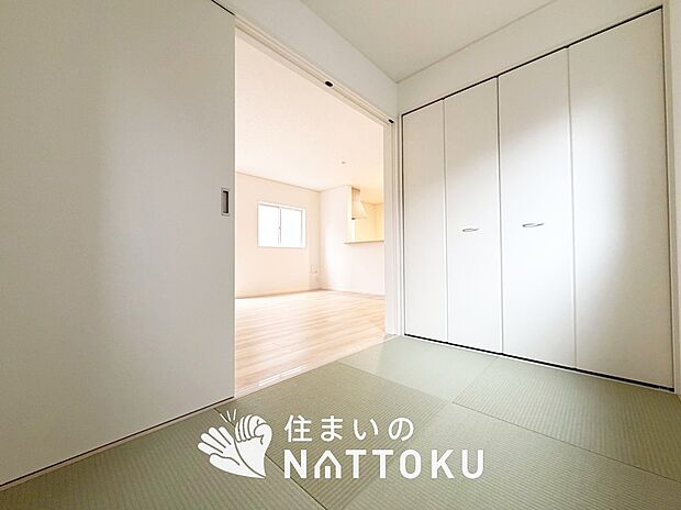 【現地写真（和室）】大壁仕様の新和室。くつろぎの空間です。