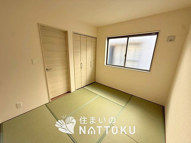 【現地写真（和室）】大壁仕様の新和室。くつろぎの空間です。