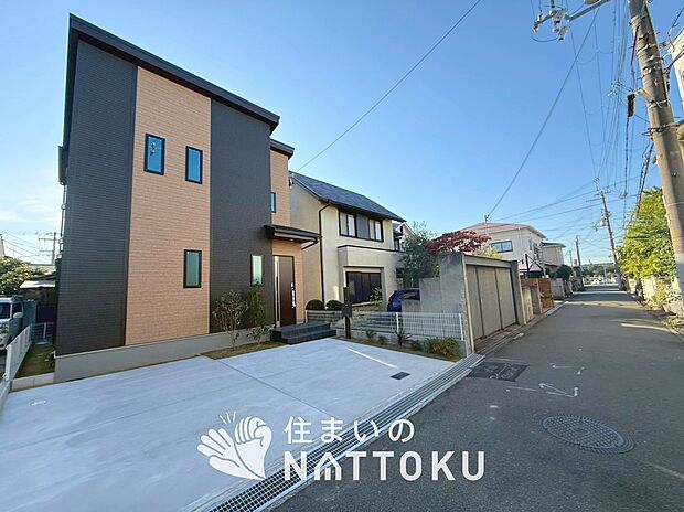 【現地写真（前道含む外観）】健康被害に配慮したもっとも安全性の高い建材を採用し、シックハウス対策をしております。