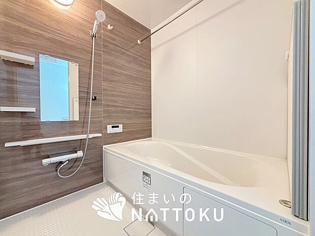 【現地写真（浴室）】浴室暖房乾燥機付き。１坪タイプで広々です。