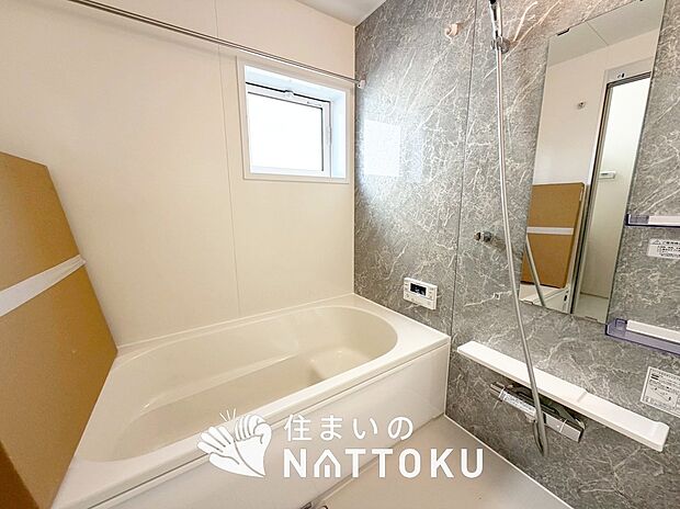 【現地写真(浴室)】浴室暖房乾燥機付き。1坪タイプで広々です。