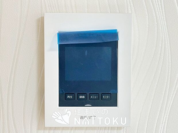 【カラーテレビドアホン】くっきり見やすいカラーモニターです。
夜でも来客者が見やすいLED照明付きです。