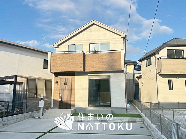 【現地写真（外観）【A号地】】雨で汚れを落とし、耐久性・耐候性に優れた外壁を使用しています。