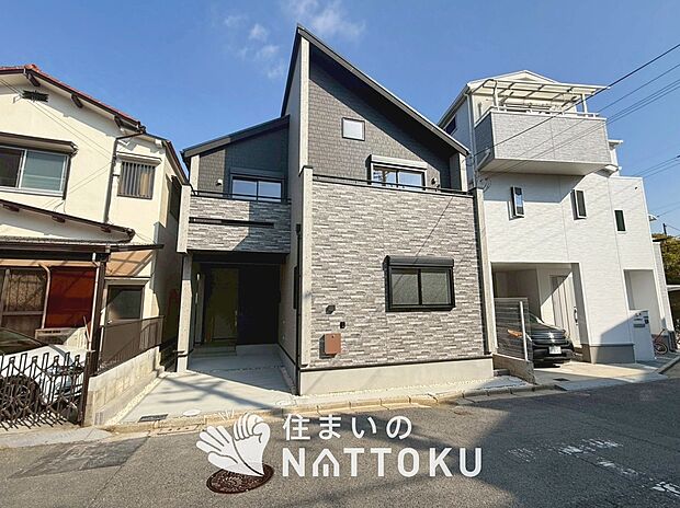 【現地写真（外観）】雨で汚れを落とし、耐久性・耐候性に優れた外壁を使用しています。