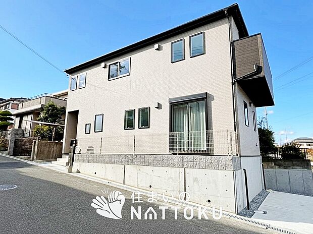 【現地写真（外観）】耐震等級最高「３」取得で基準の１.５倍の性能・耐震強度で安心できます。