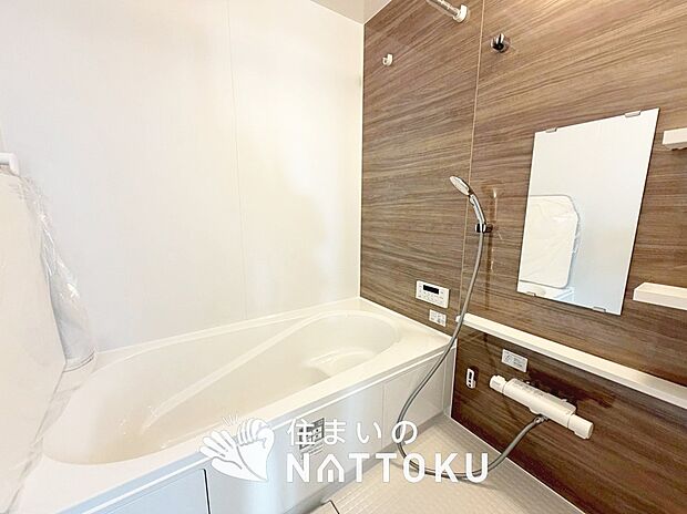 【現地写真(浴室)】浴室暖房乾燥機付き。1坪タイプで広々です。