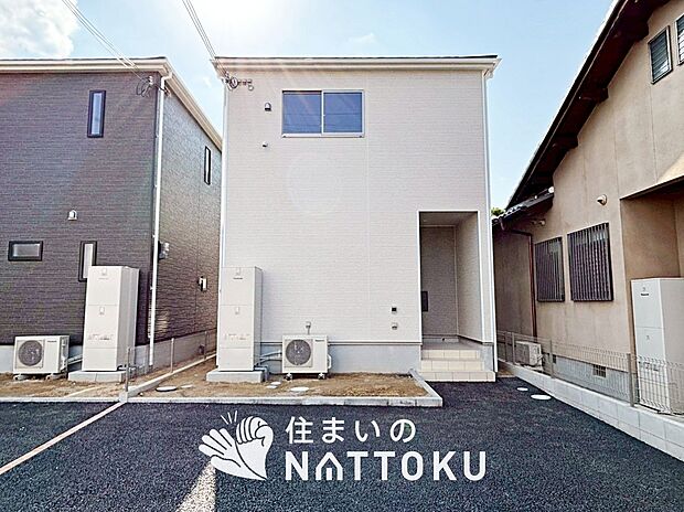 【現地写真(外観)【1号地】】雨で汚れを落とし、耐久性・耐候性に優れた外壁を使用しています。