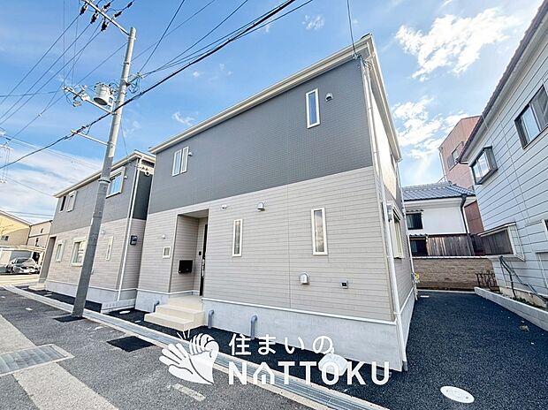 【現地写真（外観）【２号地】】軽くて火災に強い屋根材を採用し、地震時の建物への負担や揺れを軽減しています。