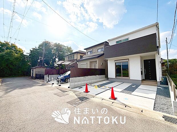 【現地写真(前道含む外観)】お引渡し後も無償の定期点検を行っており、暮らしの安心をお届けしています。