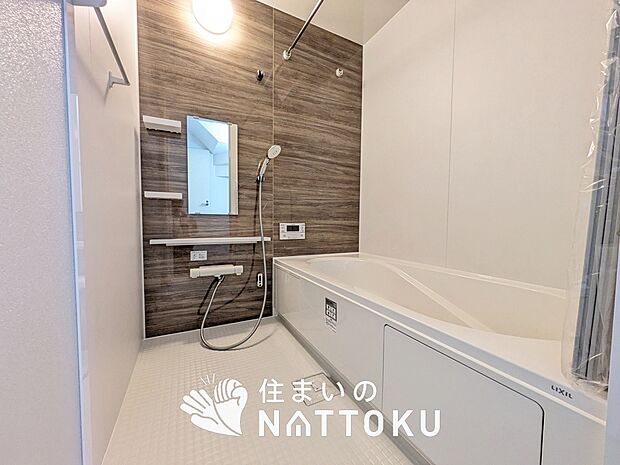 【現地写真(浴室)】浴室暖房乾燥機付き。1坪タイプで広々です。