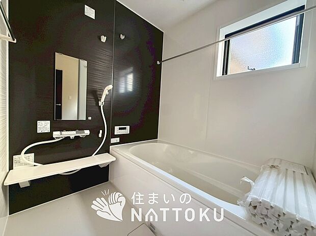 【現地写真(浴室)】浴室暖房乾燥機付き。1坪タイプで広々です。