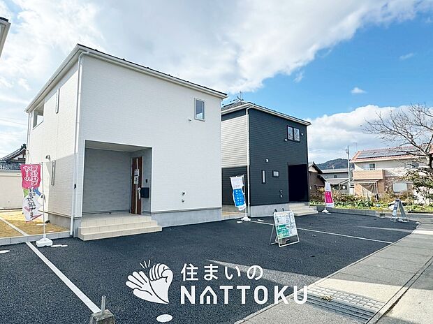 【現地写真(街並み)】軽くて火災に強い屋根材を採用し、地震時の建物への負担や揺れを軽減しています。