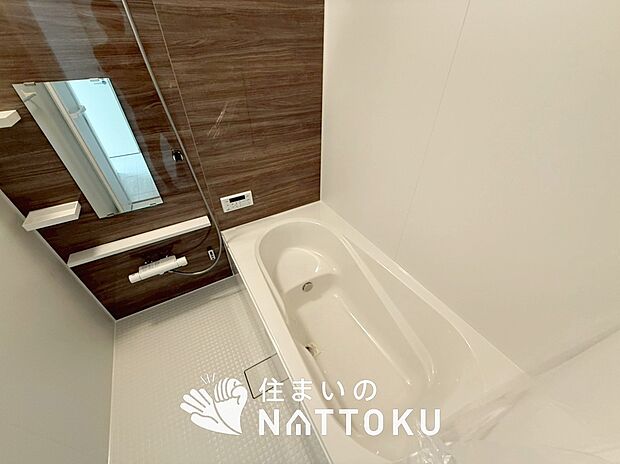 【現地写真（浴室）】浴室暖房乾燥機付き。１坪タイプで広々です。