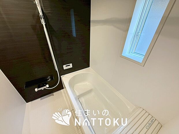 【現地写真(浴室)】浴室暖房乾燥機付き。1坪タイプで広々です。