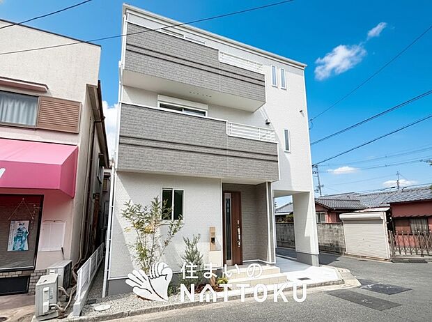 【現地写真（外観）】雨で汚れを落とし、耐久性・耐候性に優れた外壁を使用しています。