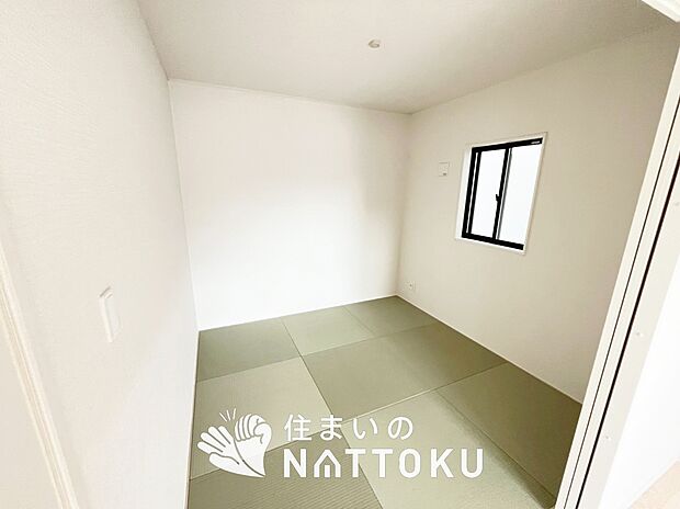 【現地写真(和室)】大壁仕様の新和室。くつろぎの空間です。