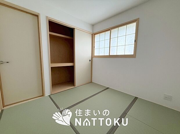 【現地写真(和室)】大壁仕様の新和室。くつろぎの空間です。