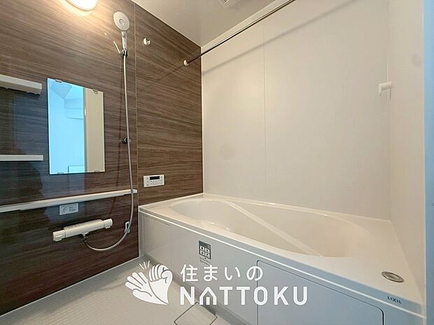 【現地写真（浴室）】浴室暖房乾燥機付き。１坪タイプで広々です。