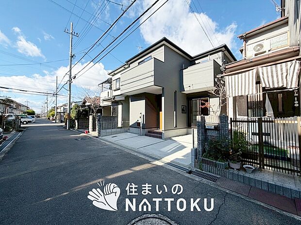 【現地写真（前道含む外観）】高い断熱性能があり、防湿性能の高いフィルム付属で壁内の結露対策をしています。