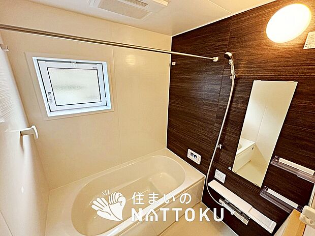 【現地写真(浴室)】浴室暖房乾燥機付き。1坪タイプで広々です。