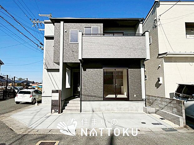 【現地写真（外観）】耐震等級最高「３」取得で基準の１.５倍の性能・耐震強度で安心できます。