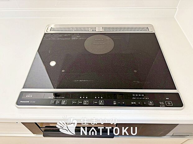 【ビルトインコンロ】フラットな構造で清掃性が高く、過熱防止センサー付３口タイプで日頃の家事も快適です。