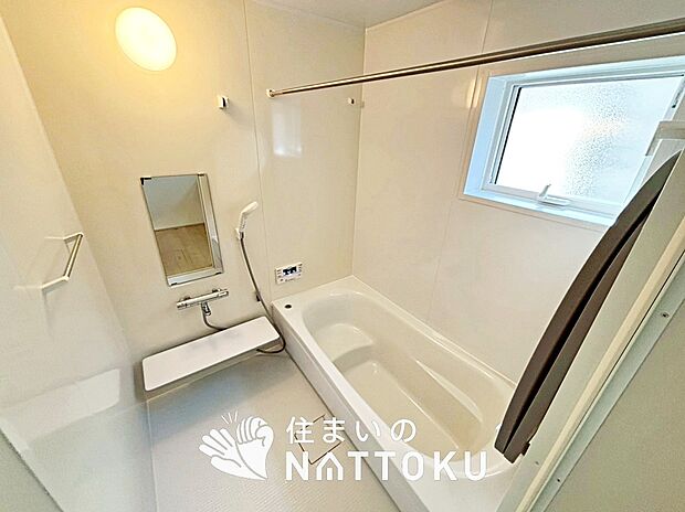 【現地写真（浴室）】浴室暖房乾燥機付き。１坪タイプで広々です。