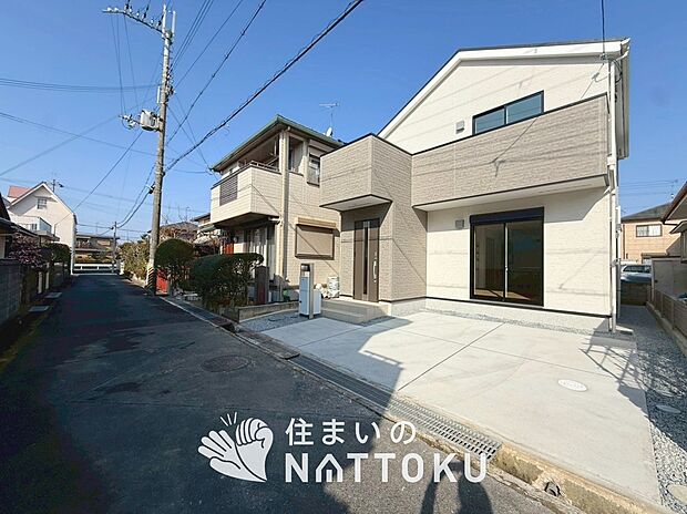 【現地写真(前道含む外観)】断熱性、気密性を高める工夫で一年中ずっと心地よく暮らせる、高気密・高断熱です。