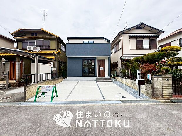 【現地写真(前道含む外観)】高い断熱性能があり、防湿性能の高いフィルム付属で壁内の結露対策をしています。