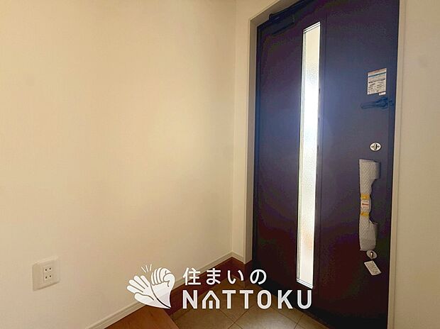 【現地写真(玄関)】玄関には、大型のシューズ収納を設置しています。
