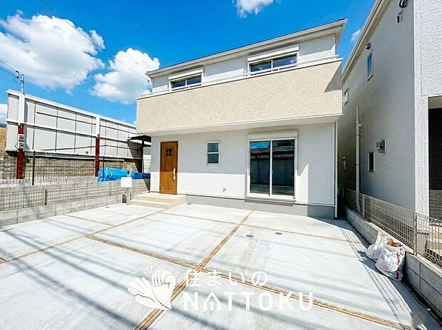 【現地写真(外観)【1号地】】雨で汚れを落とし、耐久性・耐候性に優れた外壁を使用しています。