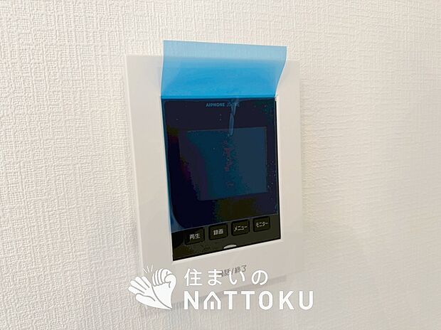 【カラーテレビドアホン】くっきり見やすいカラーモニターです。
夜でも来客者が見やすいLED照明付きです。