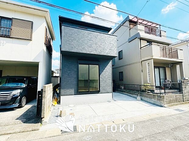 【現地写真(外観)】雨で汚れを落とし、耐久性・耐候性に優れた外壁を使用しています。