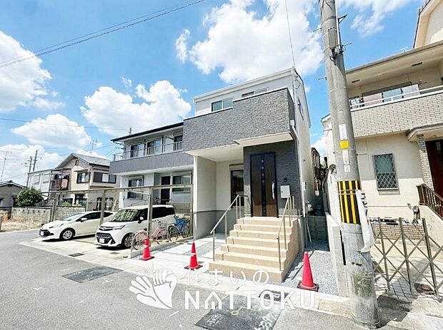 【現地写真(前道含む外観)】お引渡し後も無償の定期点検を行っており、暮らしの安心をお届けしています。