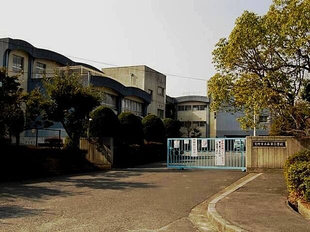 交野市立私市小学校(約550m)