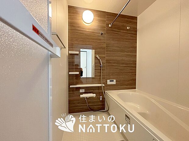 【現地写真(浴室)】浴室暖房乾燥機付き。1坪タイプで広々です。