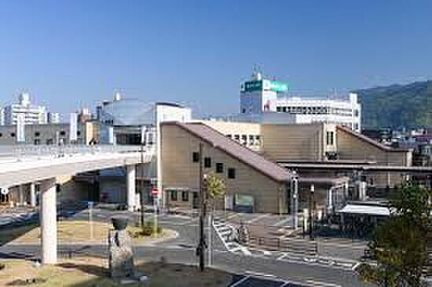 JR関西本線「柏原駅」(約1,840m)
