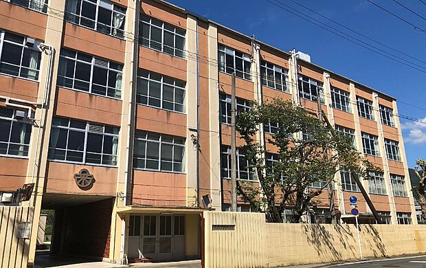 京都市立栗陵中学校(約620m)