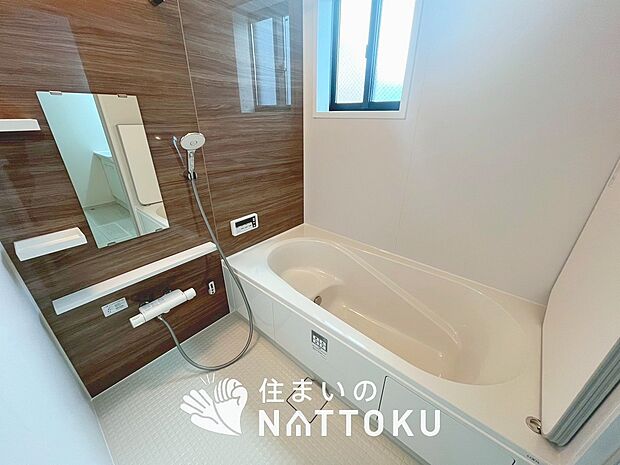 【現地写真(浴室)】浴室暖房乾燥機付き。1坪タイプで広々です。