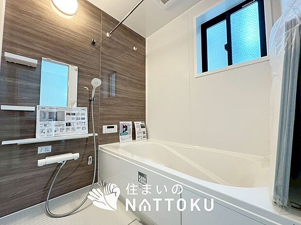 【現地写真(浴室)】浴室暖房乾燥機付き。1坪タイプで広々です。