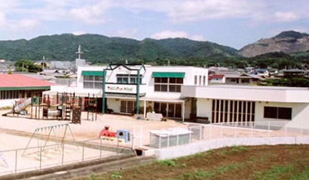 和歌山中央幼稚園(約1,000m)