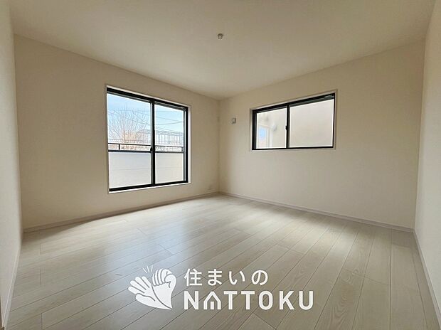 【現地写真(寝室)】浴室暖房乾燥機付き。1坪タイプで広々です。