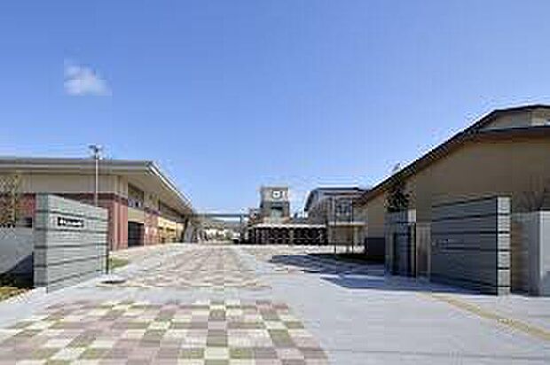 草津市立老上西小学校(約1,300m)