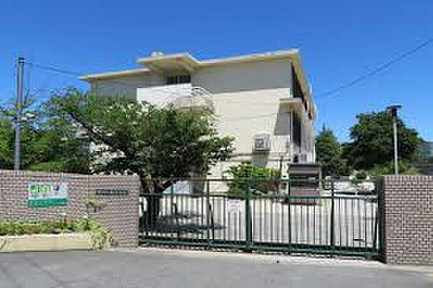 枚方市立春日小学校(約1,100m)