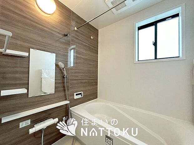 【現地写真(浴室)】浴室暖房乾燥機付き。1坪タイプで広々です。