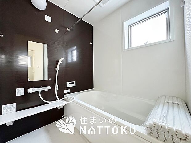 【現地写真（浴室）】浴室暖房乾燥機付き。１坪タイプで広々です。