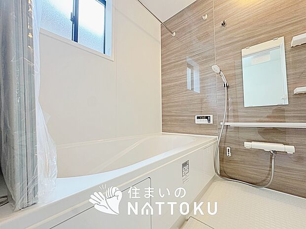 【現地写真(浴室)】浴室暖房乾燥機付き。1坪タイプで広々です。