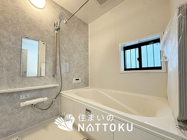 【現地写真(浴室)】浴室暖房乾燥機付き。1坪タイプで広々です。