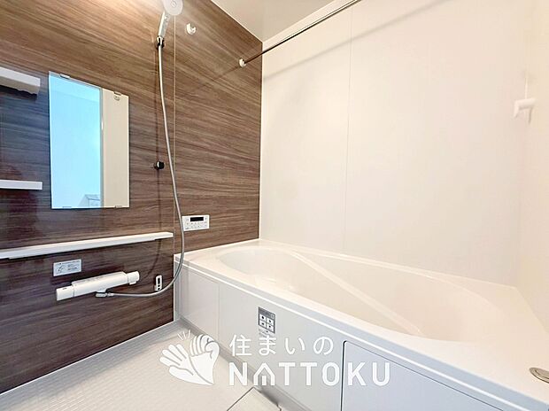 【現地写真(浴室)】浴室暖房乾燥機付き。1坪タイプで広々です。